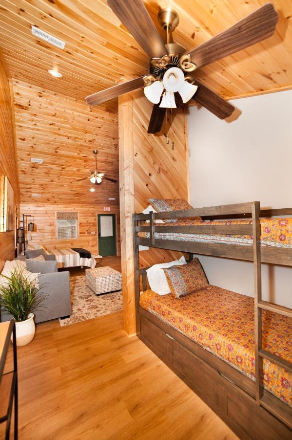 7Cs Lodging Flintstone ภายนอก รูปภาพ
